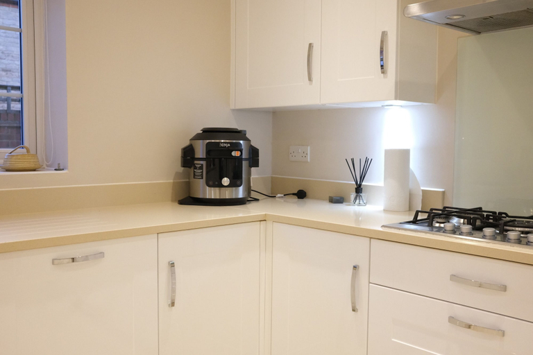 Private kitchen 4, Bicester Villa-6bed-sleeps 14, Oxfordshire
