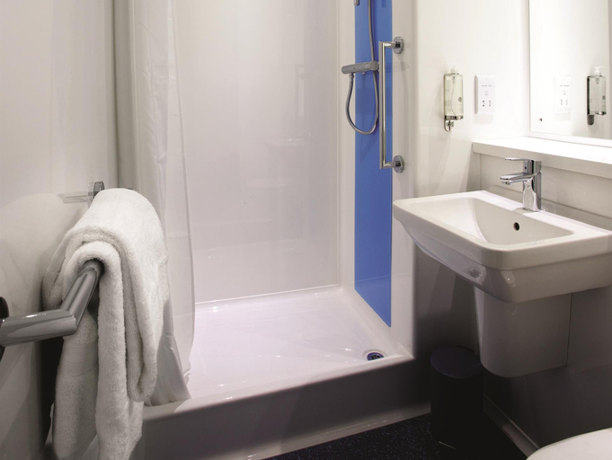 Bathroom 4, Travelodge Aldgate East, London