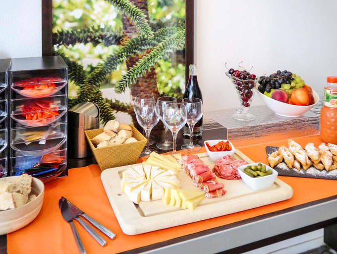 Food & Drinks 5, B&B HOTEL Lyon Nord, Rhône