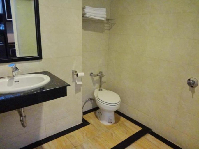 Bathroom 4, Land Royal Residence Pattaya, Pattaya