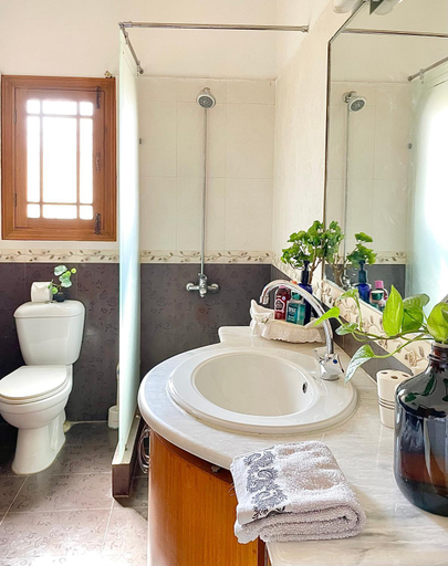 Bathroom 2, Mohalla Rooftop Retreat, Karachi