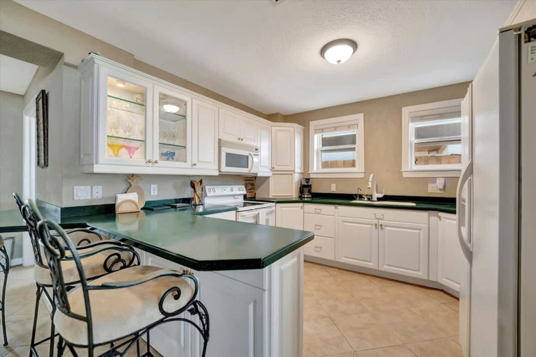 Private kitchen, Stones Throw Beachfront Family Suite 3 Views, Pinellas