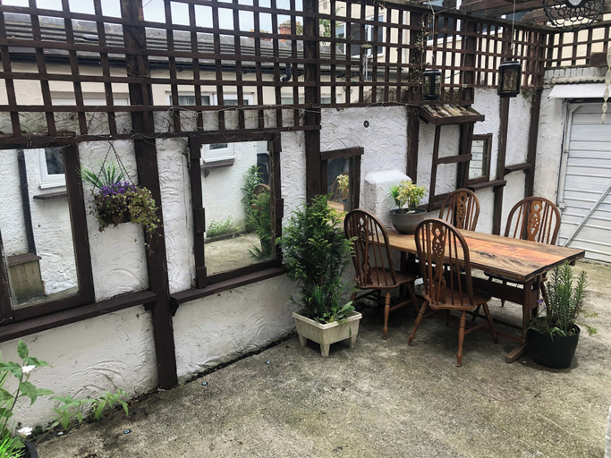 Outdoor dining, Darlington Delight - Spacious 3 Bedroom House, Darlington