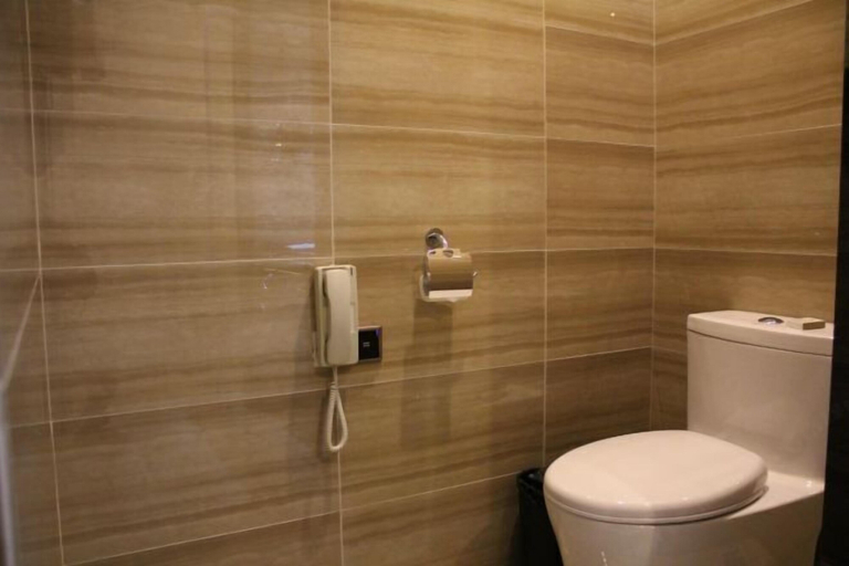 Bathroom 4, Golden Phoenix International Hotel, Zhaoqing