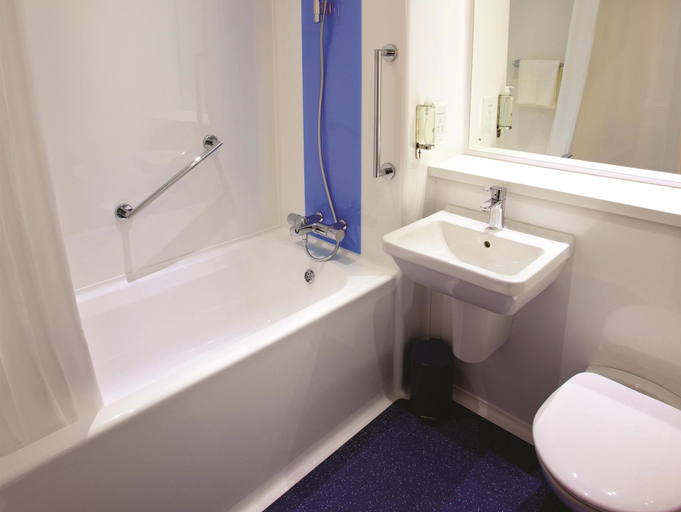 Bathroom 4, Travelodge London Raynes Park, London