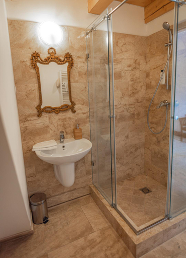 Bathroom 2, Demetervin, Szerencs