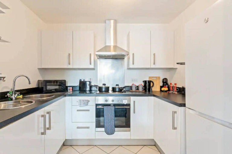 Private kitchen 4, Desert Oasis Sleeps 8 With Parking, Birmingham