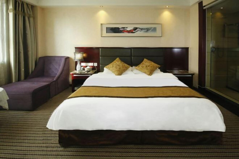 Bedroom 3, Huadong Hotel, Changji Hui
