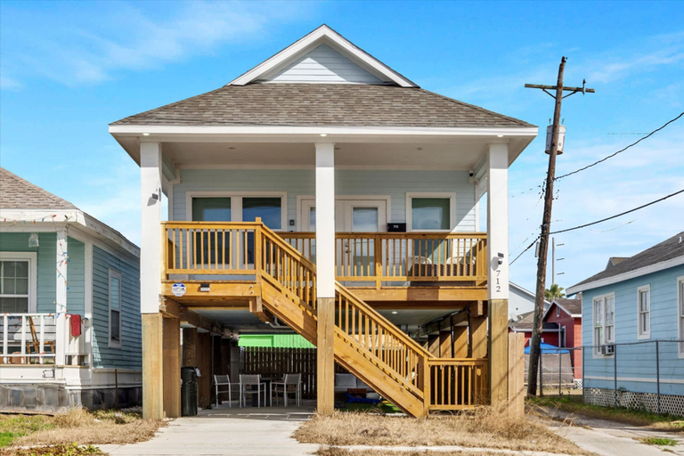 Exterior, Newly Remodeled Home Minutes From Cruise Terminal, Galveston