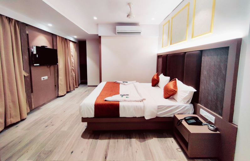 Others 5, Hotel Everest Residency, Thane