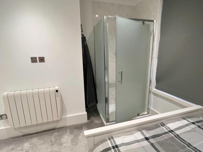Bathroom 2, Spacious1br-6guests-walktoshops-fastwifi, Kent