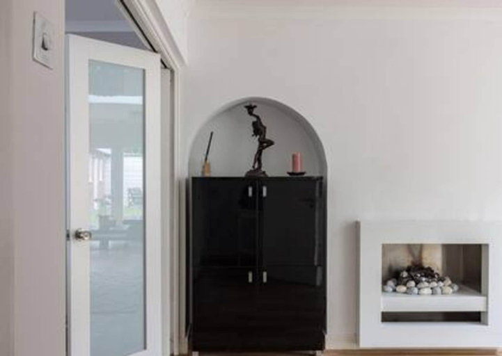 Room 5, Tudor House Kingston Luxury 5 bed Villa, London