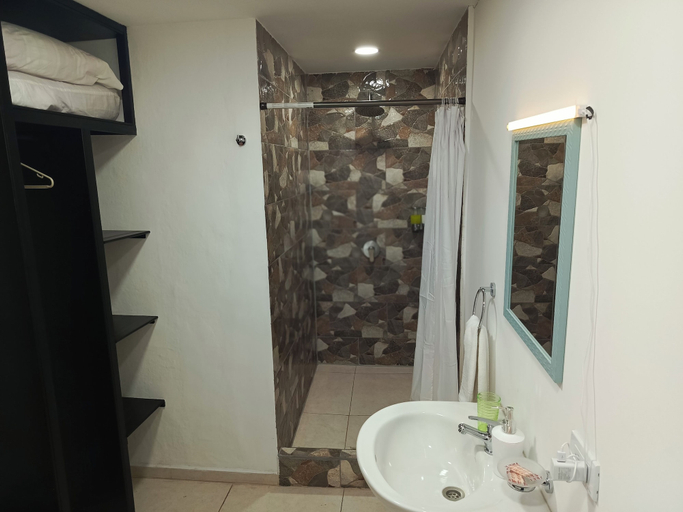 Bathroom 3, El Renacimiento, Cuenca