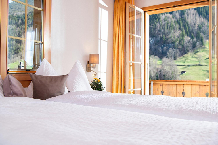 Bedroom 3, Hotel Silberhorn, Interlaken
