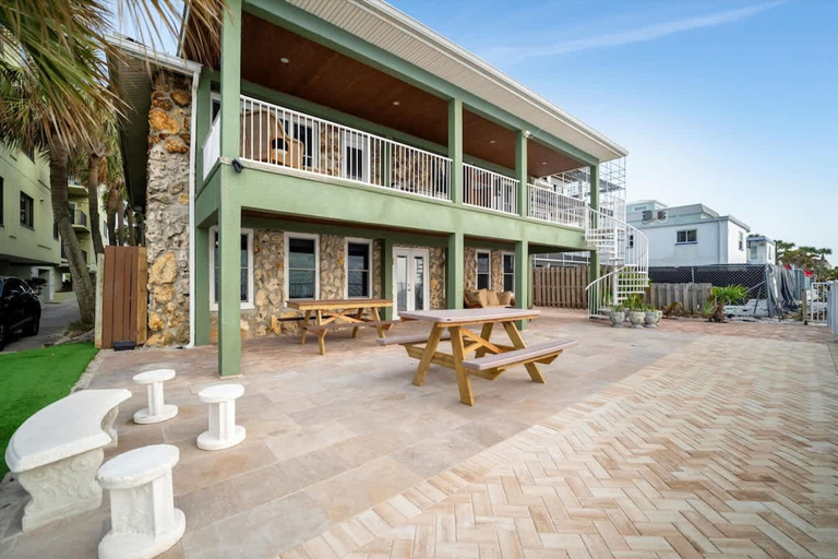 Exterior 3, Stones Throw Beachside Bungalow 1 ON THE Beach, Pinellas
