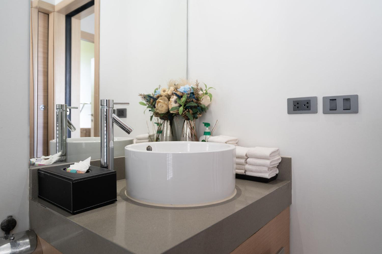 Bathroom 2, Sunpao Pool Villa by HCR, Pulau Phuket