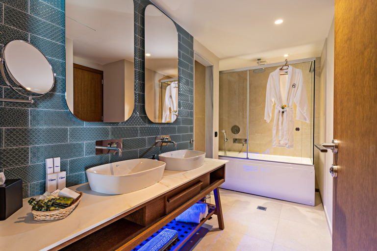 Bathroom 3, Minos Ambassador Suites Spa, Crete