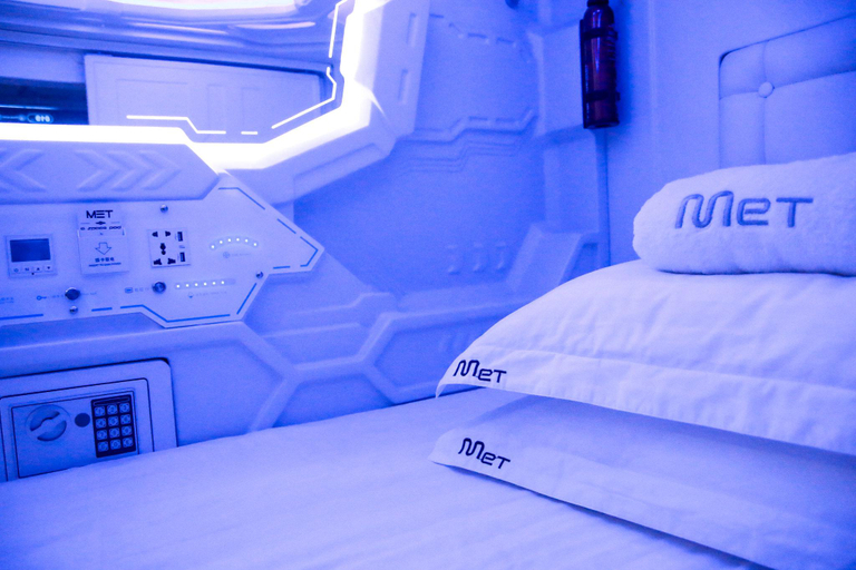 Bedroom 3, Met A Space Pod @ Arab Street, Singapore