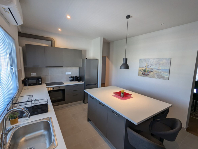 Room 4, Spacious Seaside Flat at Alimos, Attica