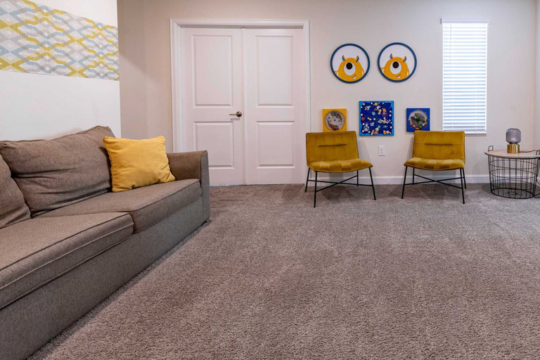 Room 2, Luxury 9BR Villa Poolside Bliss n Pool Table Fun, Osceola