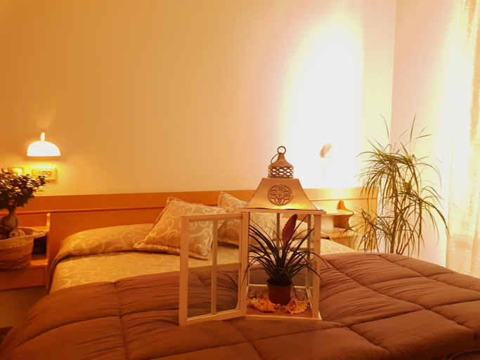 Bedroom 2, HOTEL ROMANTICA, Rimini