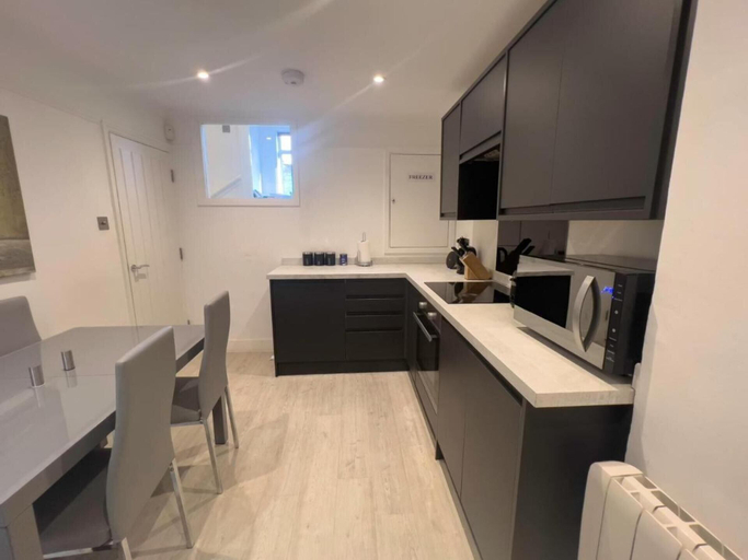 Private kitchen 2, Apartmentsleeps8-wifi-famillyfriendly-citycentre, Kent