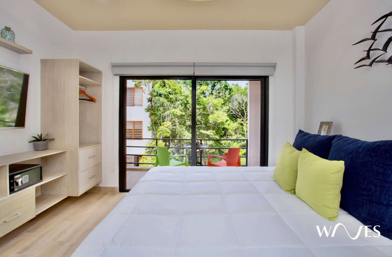 Room 4, Spacious 1 BR With Great Location Rooftop Pool by Waves Management, Cozumel