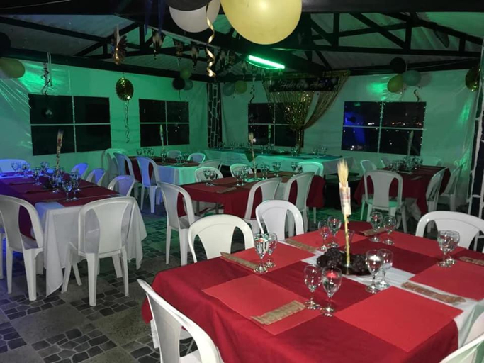 Food & Drinks, Castillo Del Toro, Salento