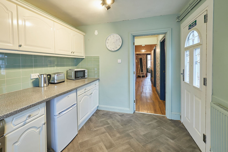 Room 4, Host Stay Apartment 1 St Stephens Court, Worcestershire