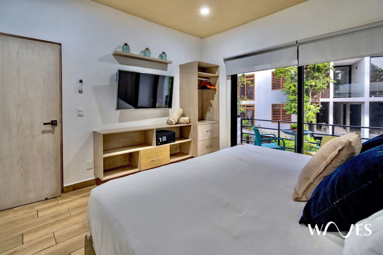 Room 2, Spacious 1 BR With Great Location Rooftop Pool by Waves Management, Cozumel