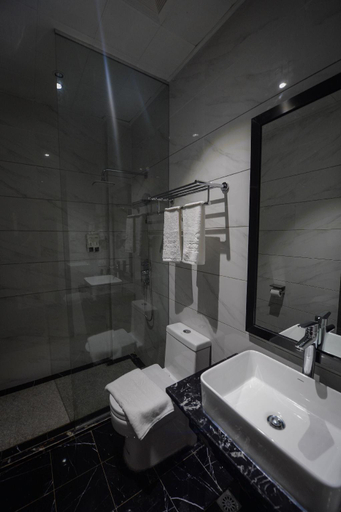 Bathroom, Vienna Hotel (Newly Renovated 2025), Coron