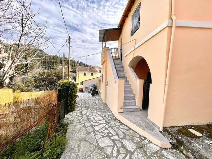 Room 2, Kansoneta-traditional Mansion in Gastouri Village, Ionian Islands