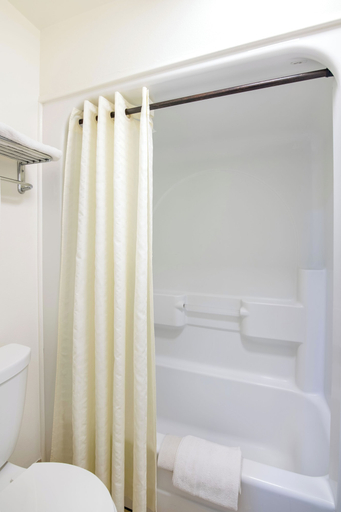 Bathroom 4, Glenwood Springs Cedar Lodge, Garfield