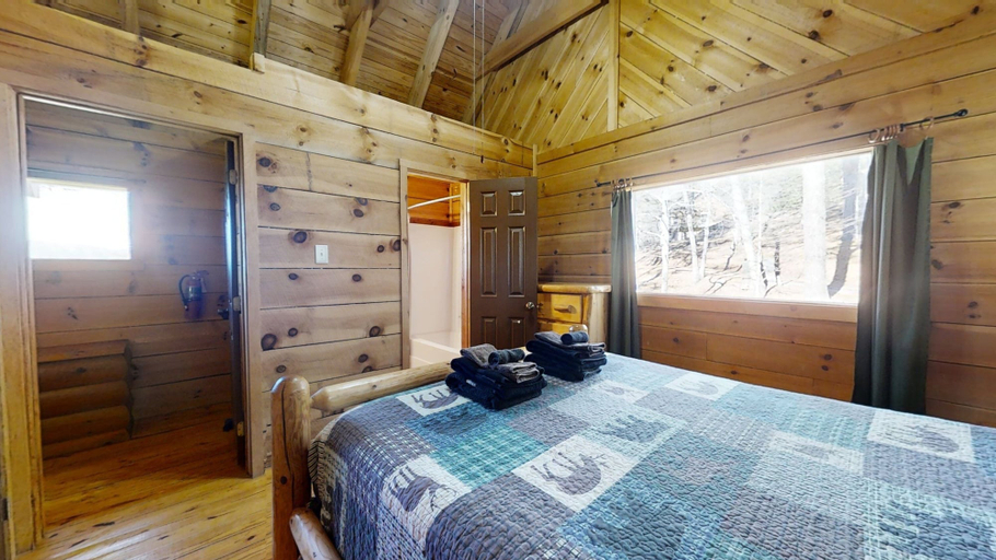 Bedroom 2, Adelaide's Den 2 Bedroom Cabin by RedAwning, Blount
