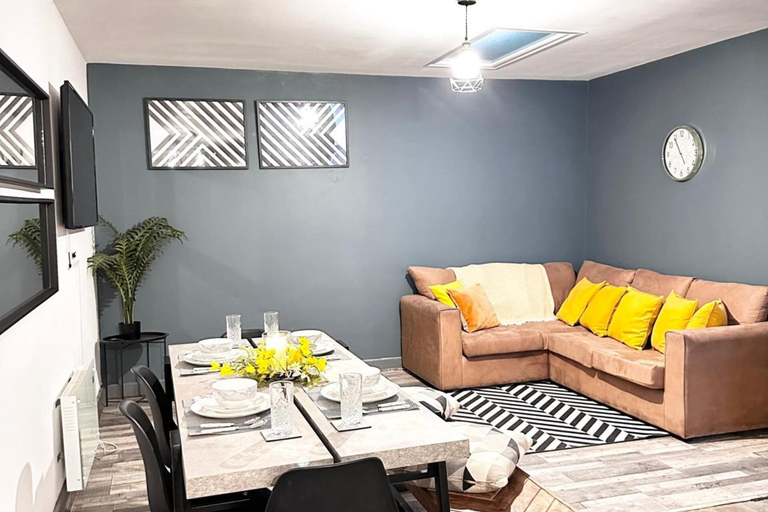 Living area 4, Oak Suite - 2 Bed - Sleeps 4 - Central Blackpool, Blackpool
