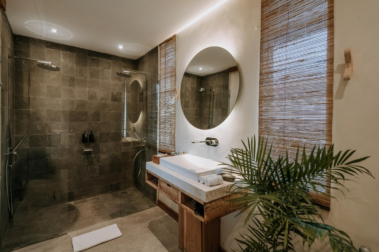 Bathroom 10