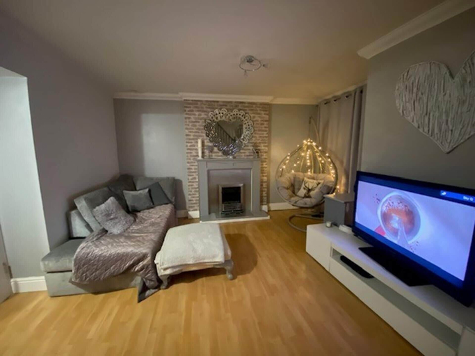 Living area 5, Welsh Retreat With Stunning Views, Sleeps Upto 4, Merthyr Tydfil