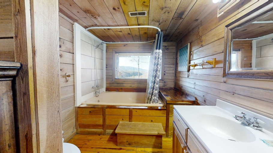 Bathroom 3, Adelaide's Den 2 Bedroom Cabin by RedAwning, Blount