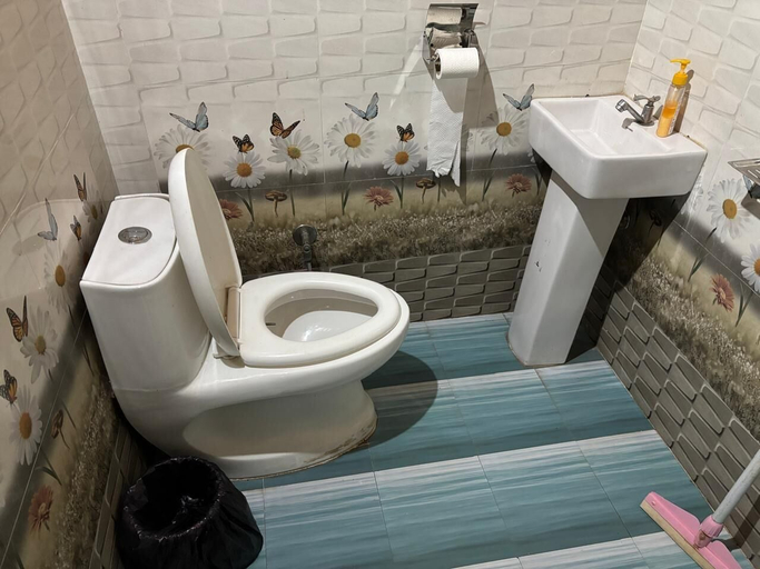 Bathroom, Chakrata Sky Hills Resort And Restaurant, Dehradun