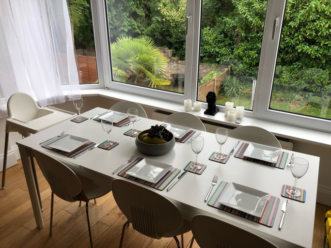 Dining, Apartmentsleeps6-balcony-freep-whiterabbitretreat, Poole