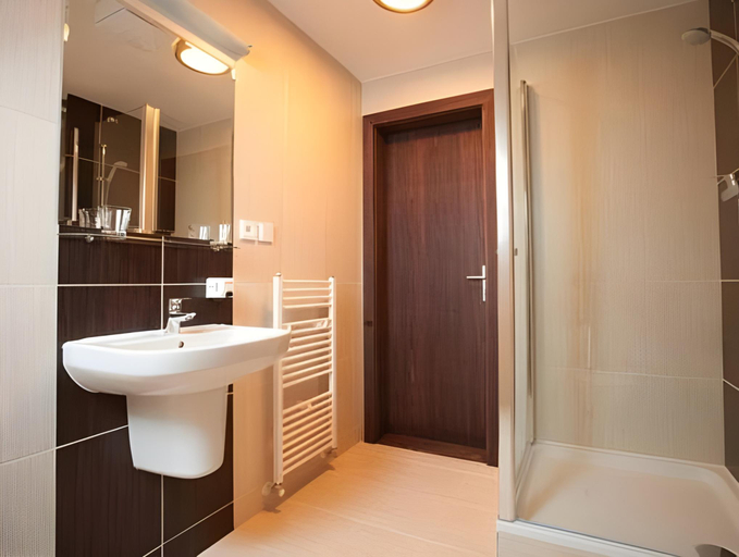 Bathroom 2, Hotel Peklo, Komárno