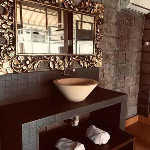 Bathroom 7