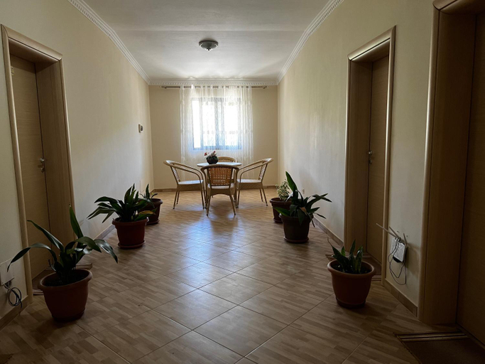 Others 4, Canary Hotel, Kavajës