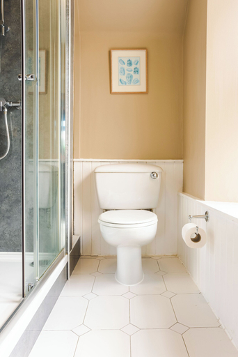 Bathroom 3, Traquair Arms Hotel, Scottish Borders