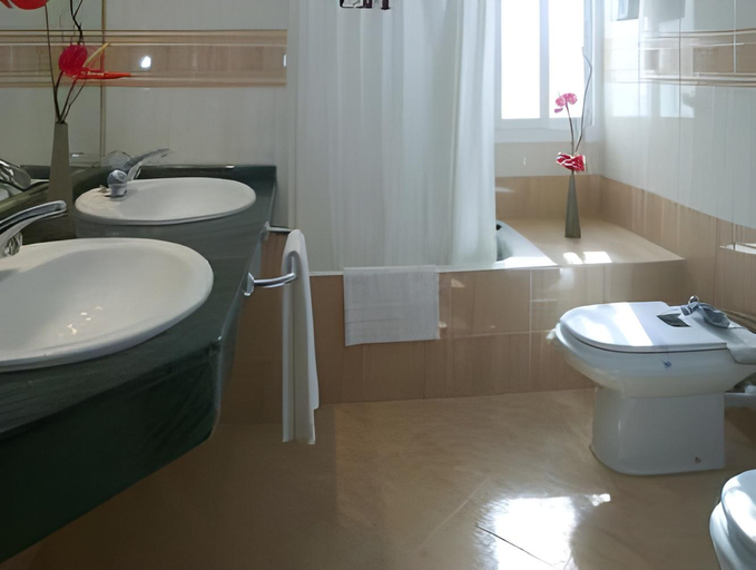 Bathroom 3, Hotel Mondragon, Guipúzcoa