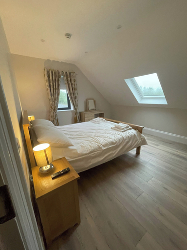 Room 3, Rosie's Bar Apartment -