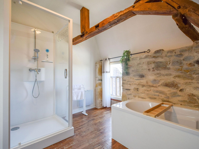 Bathroom 5, Cultural Treasure in Dordogne With Furries, Dordogne