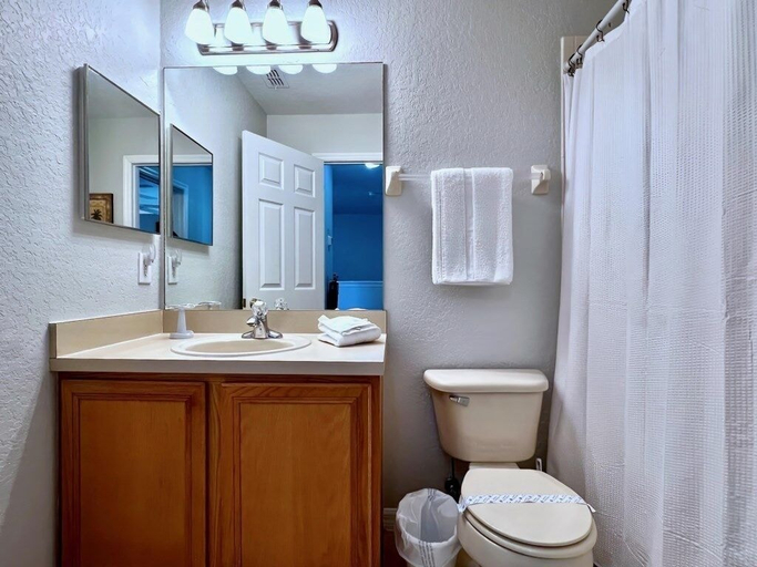 Bathroom 3, Spacious 4bd Th Regal Palms 2530ca 4 Bedroom Townhouse by RedAwning, Polk