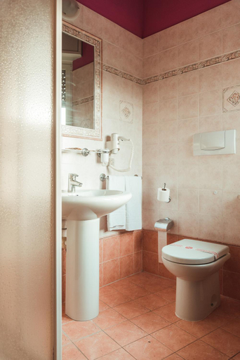 Bathroom 3, Hotel Benacus, Verona