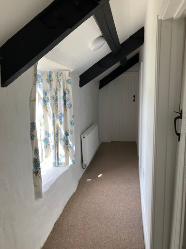 Room 5, 1 Courtyard Cottage With hot tub and Walled Garden, Pembrokeshire